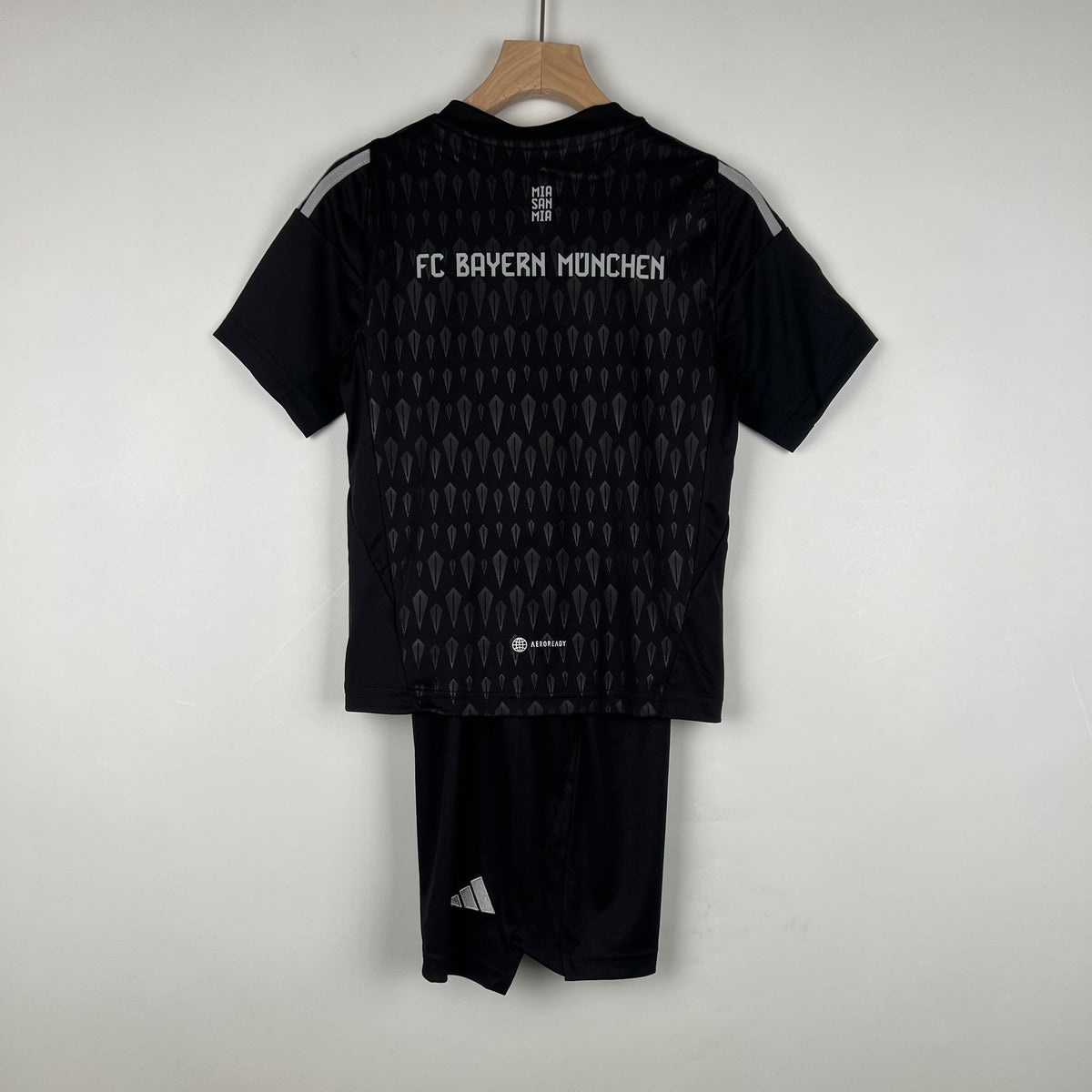 KIT INFANTIL BAYERN MÚNICH II 23/24