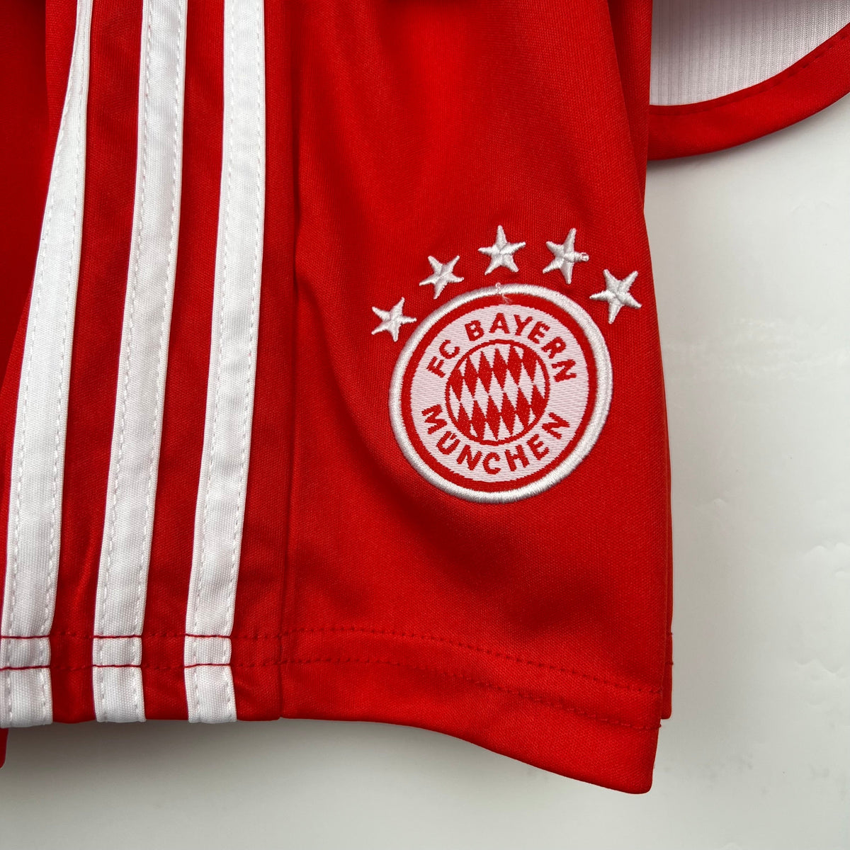 KIT INFANTIL BAYERN MÚNICH I 23/24
