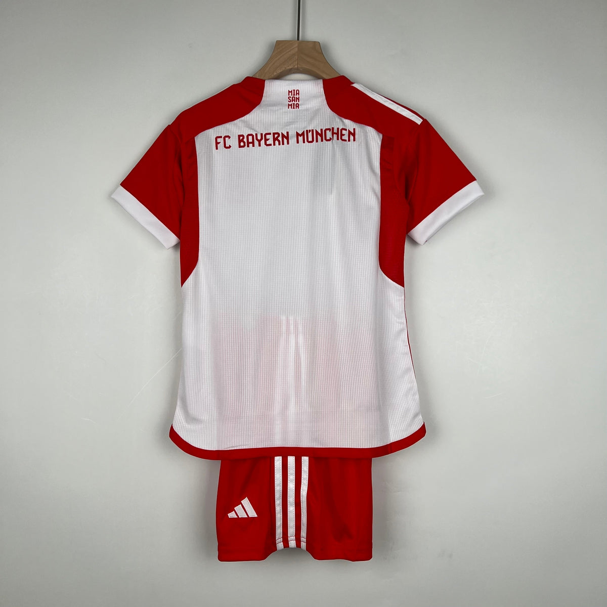 KIT INFANTIL BAYERN MÚNICH I 23/24