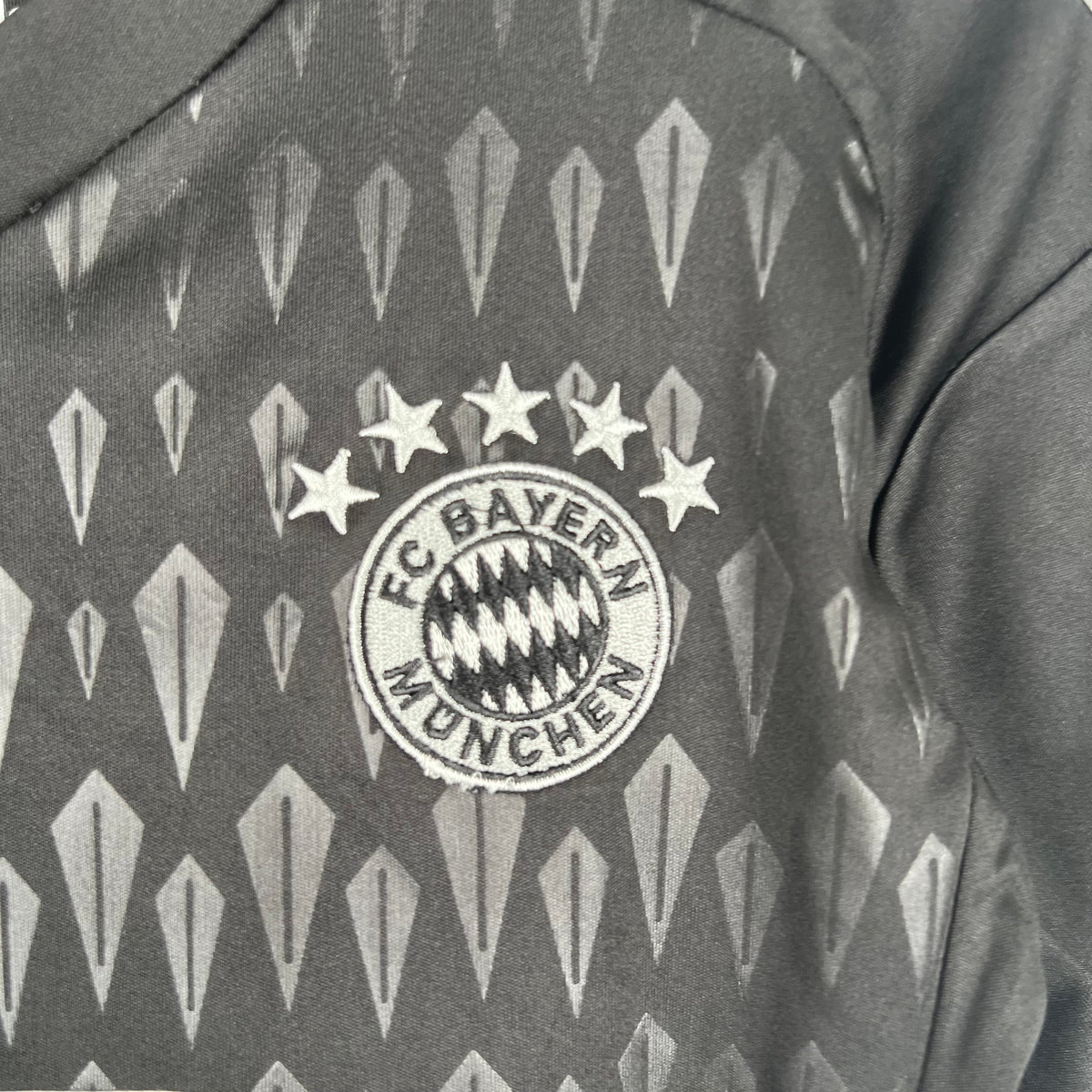 KIT INFANTIL BAYERN MÚNICH II 23/24