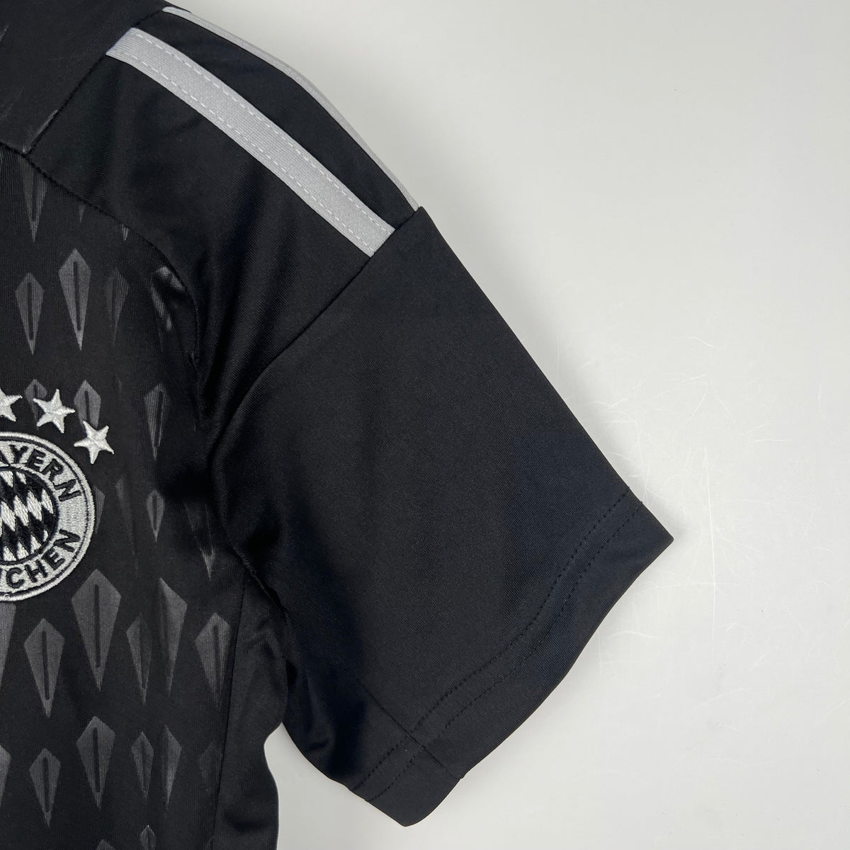 KIT INFANTIL BAYERN MÚNICH II 23/24