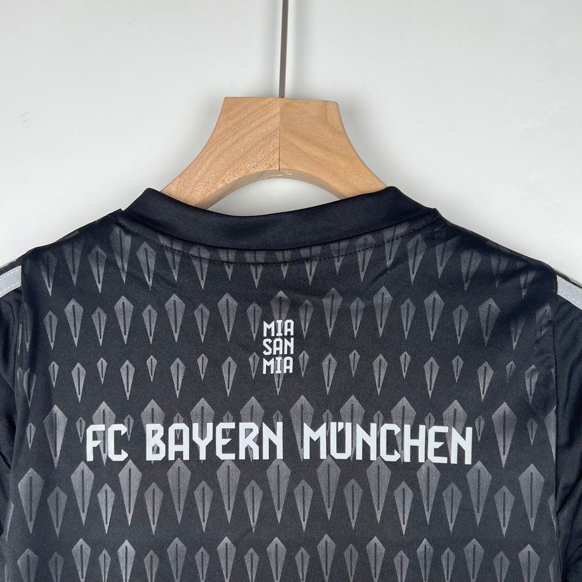 KIT INFANTIL BAYERN MÚNICH II 23/24