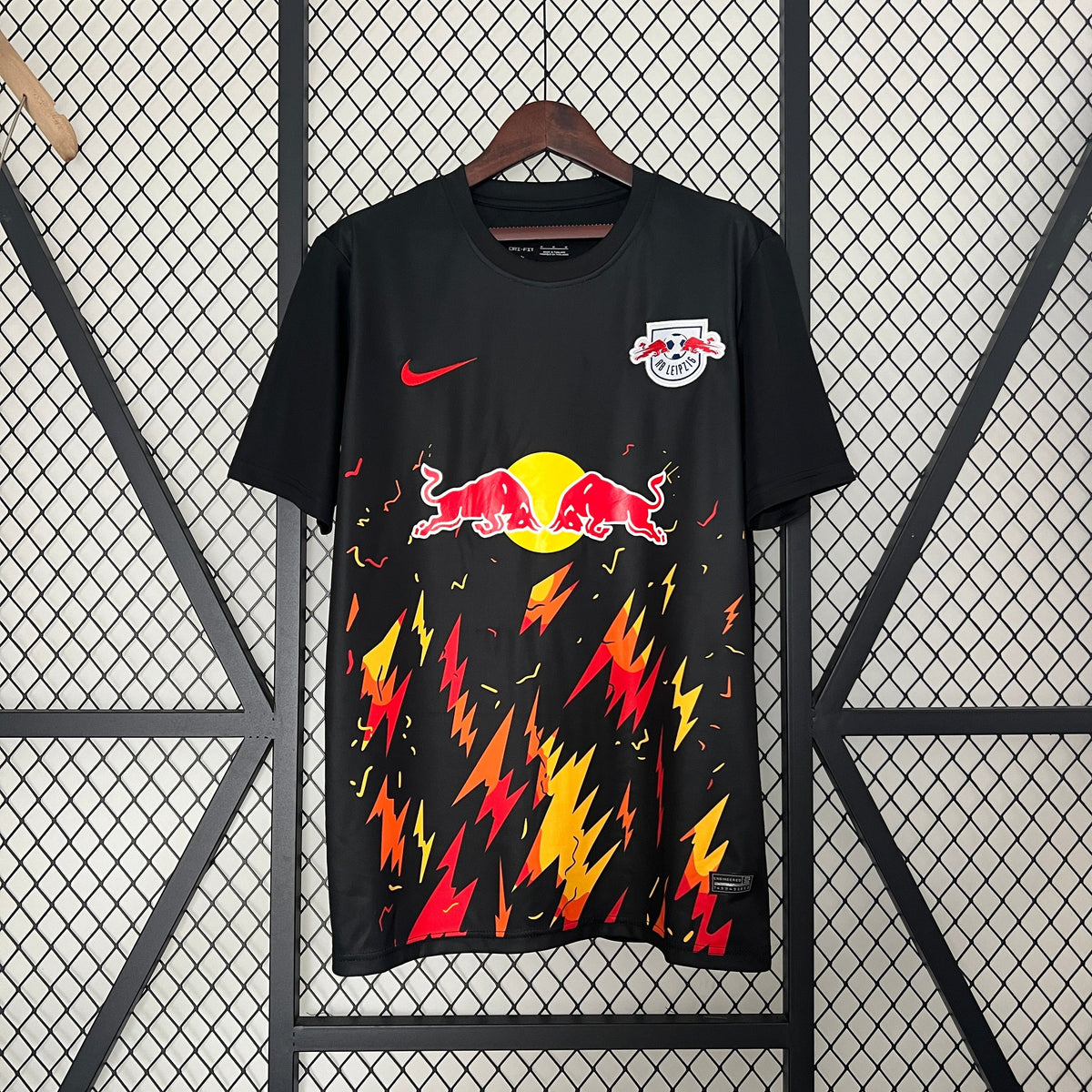 CAMISETA REDBULL LEIPZIG EDICIÓN ESPECIAL LIMITADA NEGRO 23/24 HOMBRE